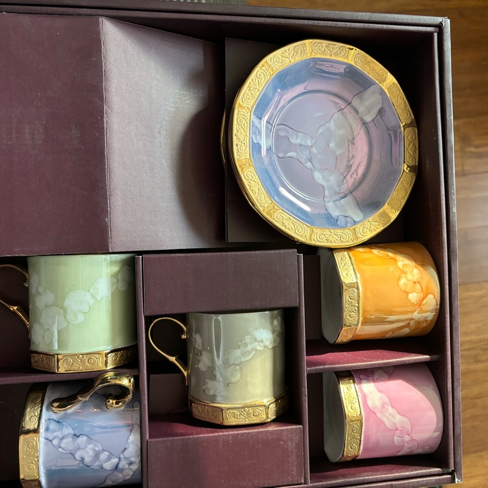 Beautiful Teacup Set - Picture 2 of 4